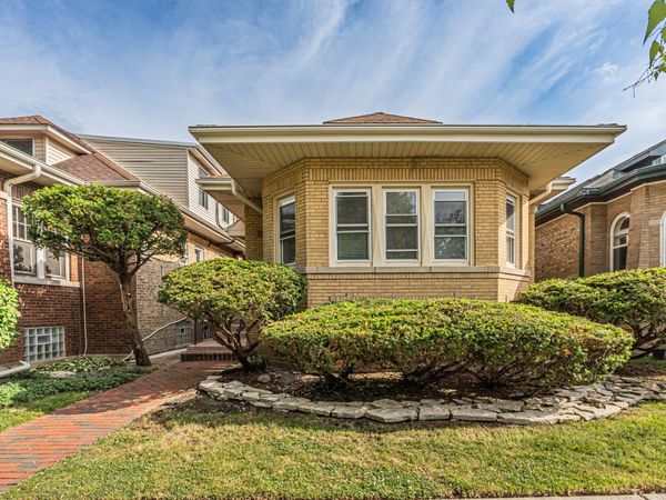 2539 W Morse Avenue , Chicago, IL 60645
