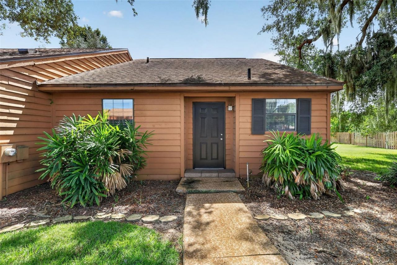 4 Cove Lane , Eustis, FL 32726 Main Photo