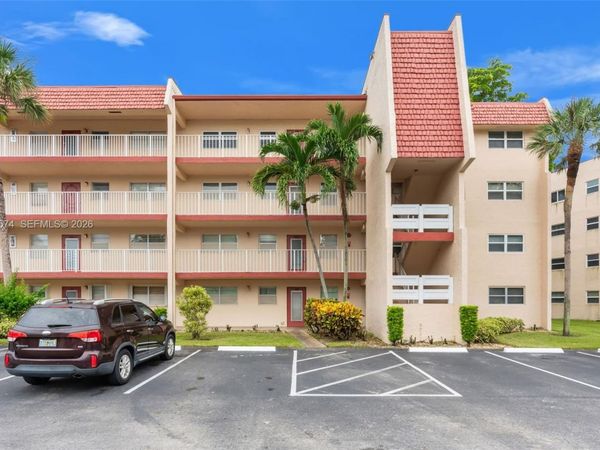 1040 Country Club Dr , Unit 208, Margate, FL 33063