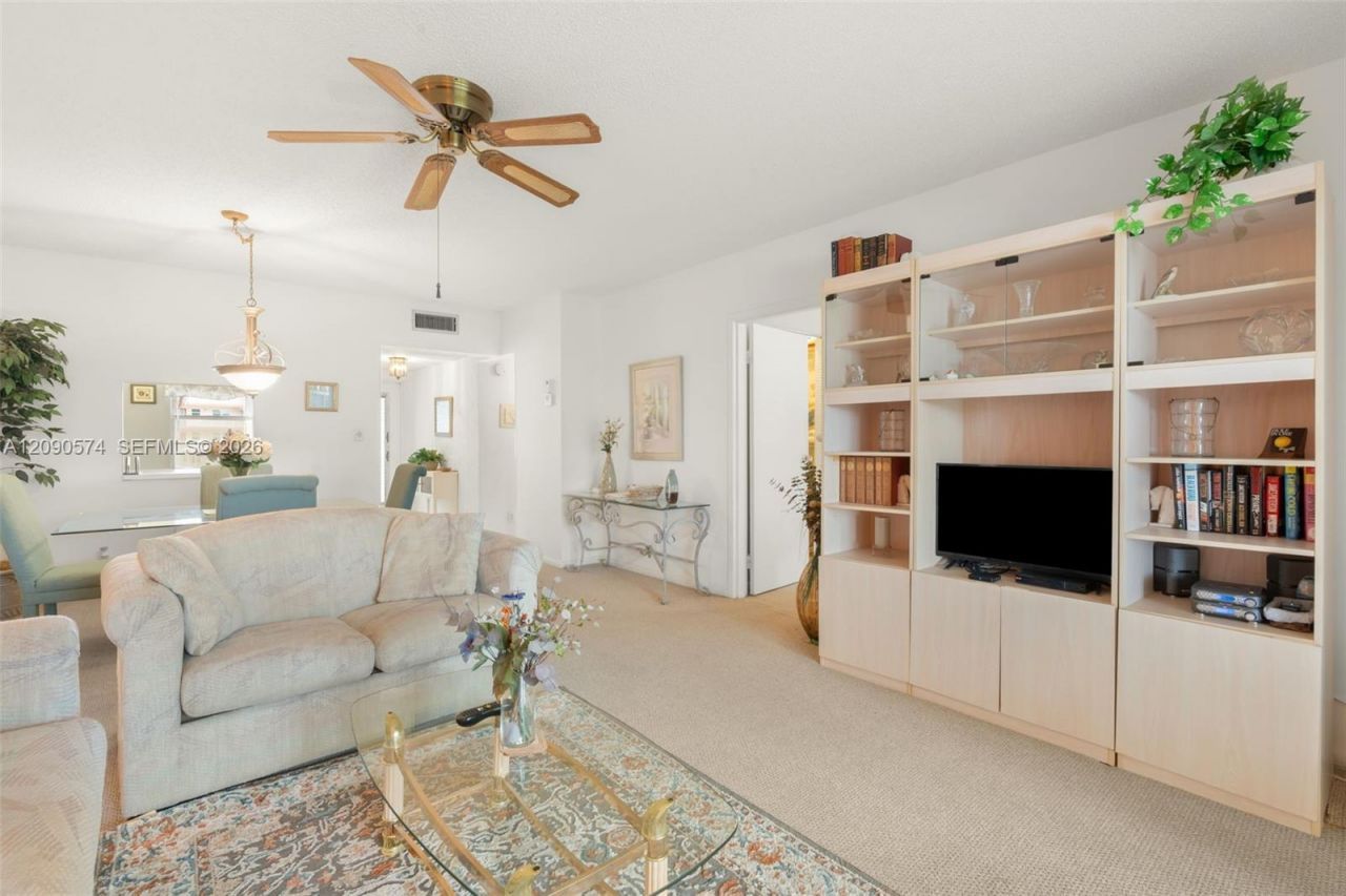 1040 Country Club Dr , Unit 208, Margate, FL 33063 Photo