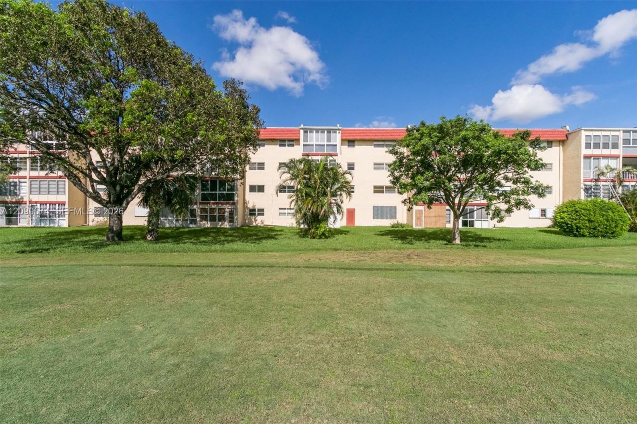 1040 Country Club Dr , Unit 208, Margate, FL 33063 Photo