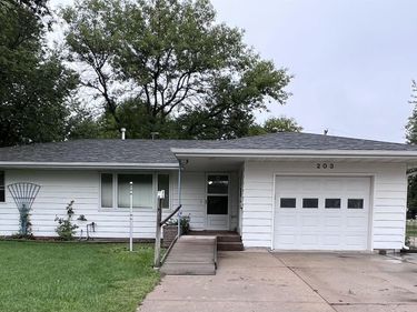 203 N Fern Circle Drive, Dewitt, NE 68341