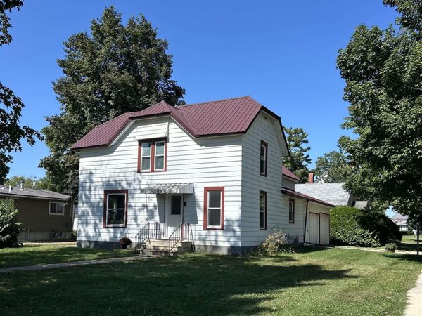 130 E 5th Avenue, Cresco, IA 52136