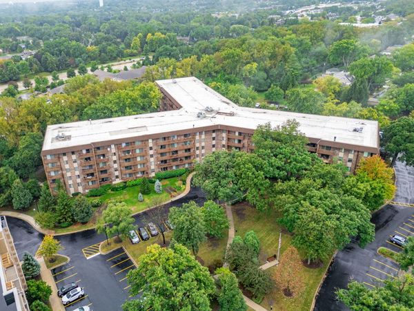 120 Lakeview Drive , Unit 208, Bloomingdale, IL 60108
