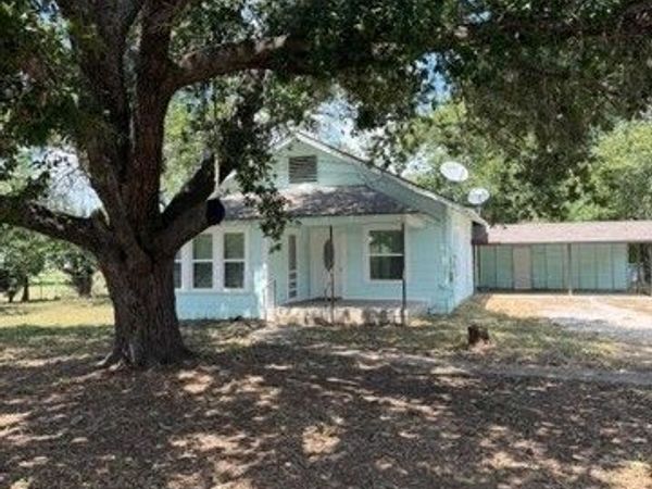 322 W Austin Street , Luling, TX 78648