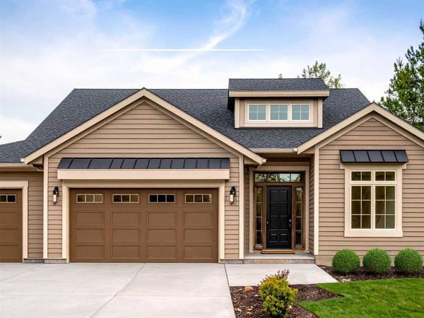 557 Auburn Ridge Rd, Coralville, IA 52241
