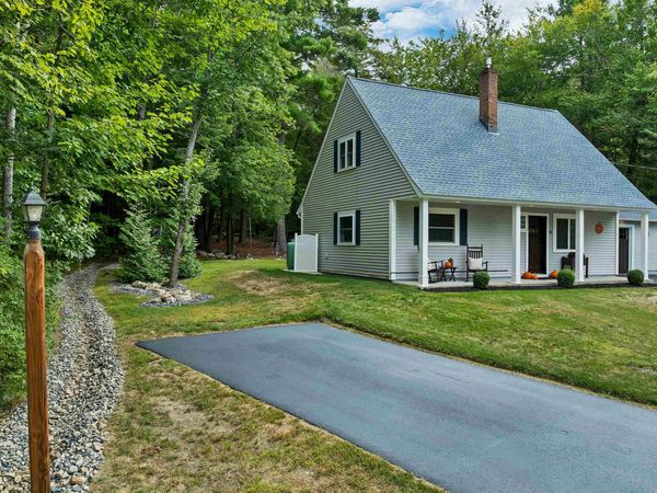11 Knoll Road, Wolfeboro, NH 03894