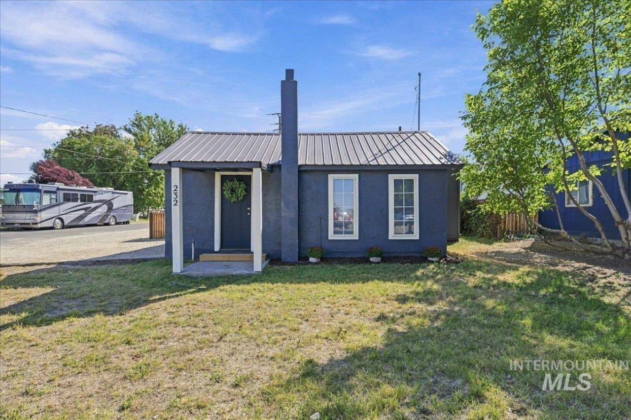 232 E Montana Ave, Homedale, ID 83628 Main Photo