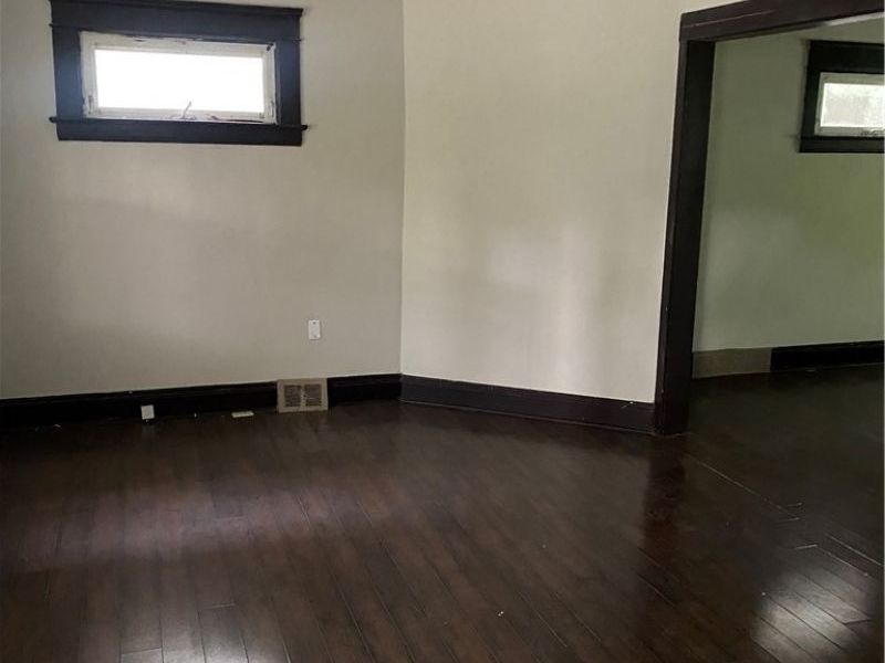 10325 Yale Avenue, Cleveland, OH 44108 Photo 2