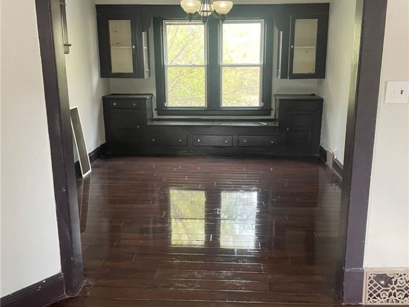 10325 Yale Avenue, Cleveland, OH 44108 Photo 3