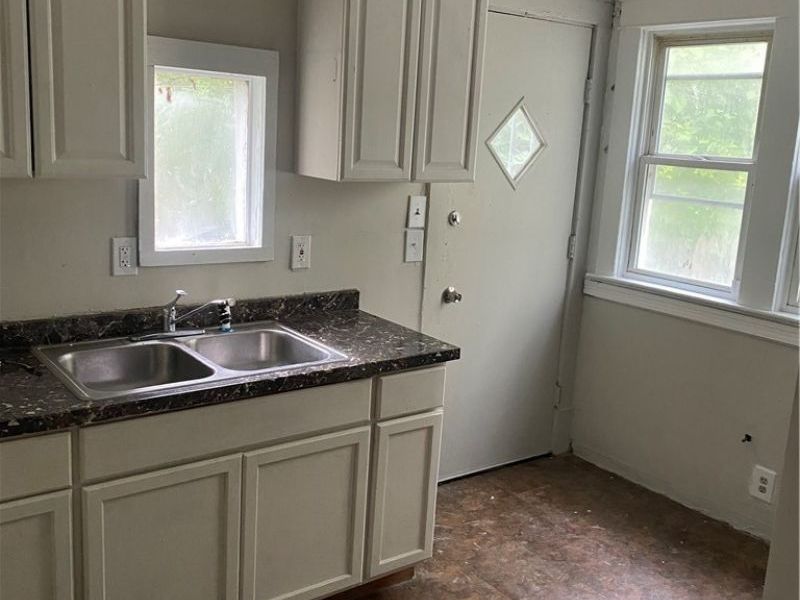 10325 Yale Avenue, Cleveland, OH 44108 Photo 4