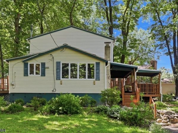 9 Juniper Trl, Kinnelon, NJ 07405
