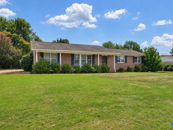 121 Westbury Drive SW, Huntsville, AL 35802