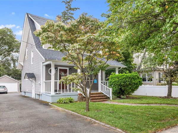 8 Rolling Street , Lynbrook, NY 11563