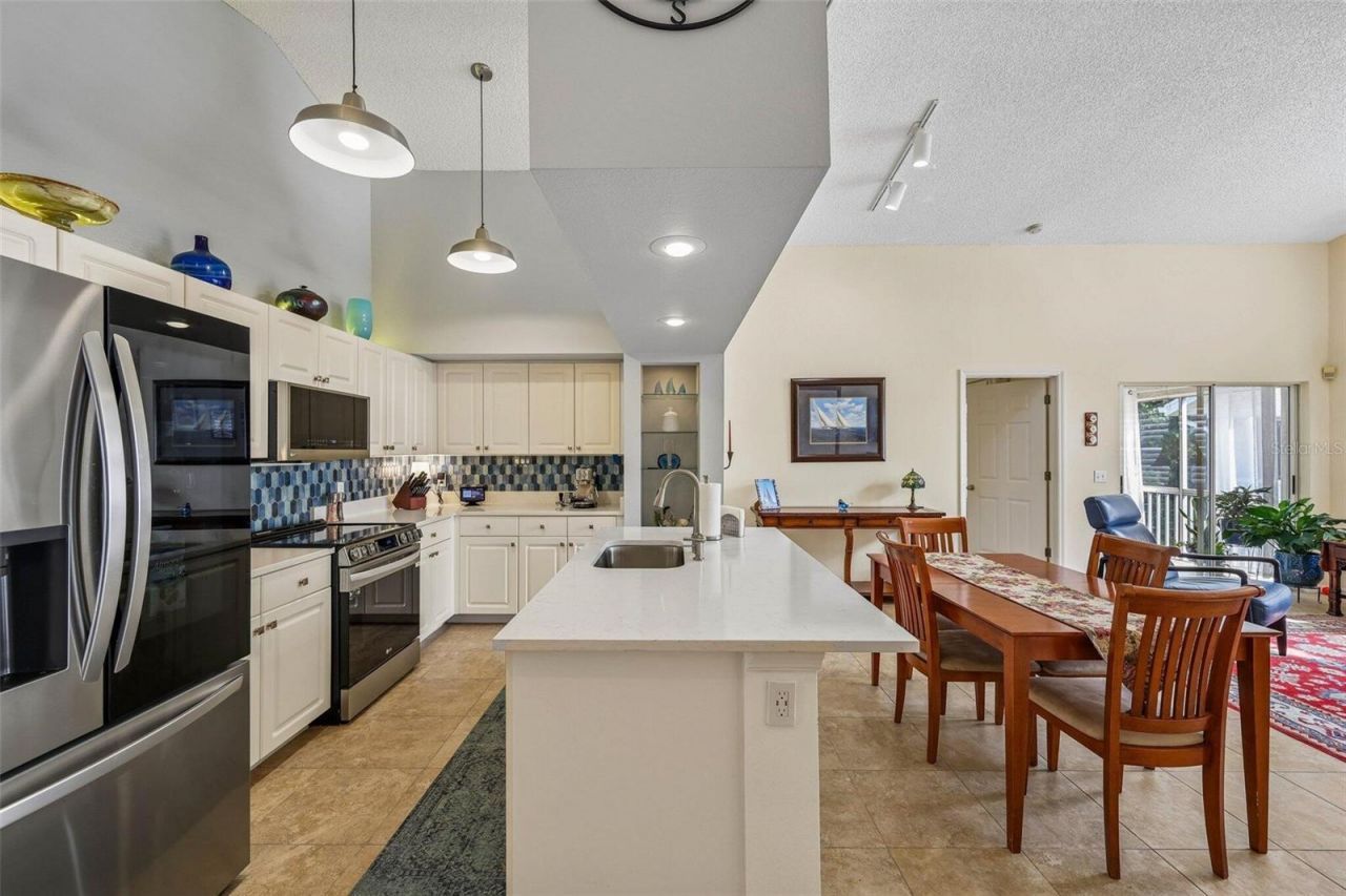 7266 Eleanor Circle, Unit 203, Sarasota, FL 34243 Photo