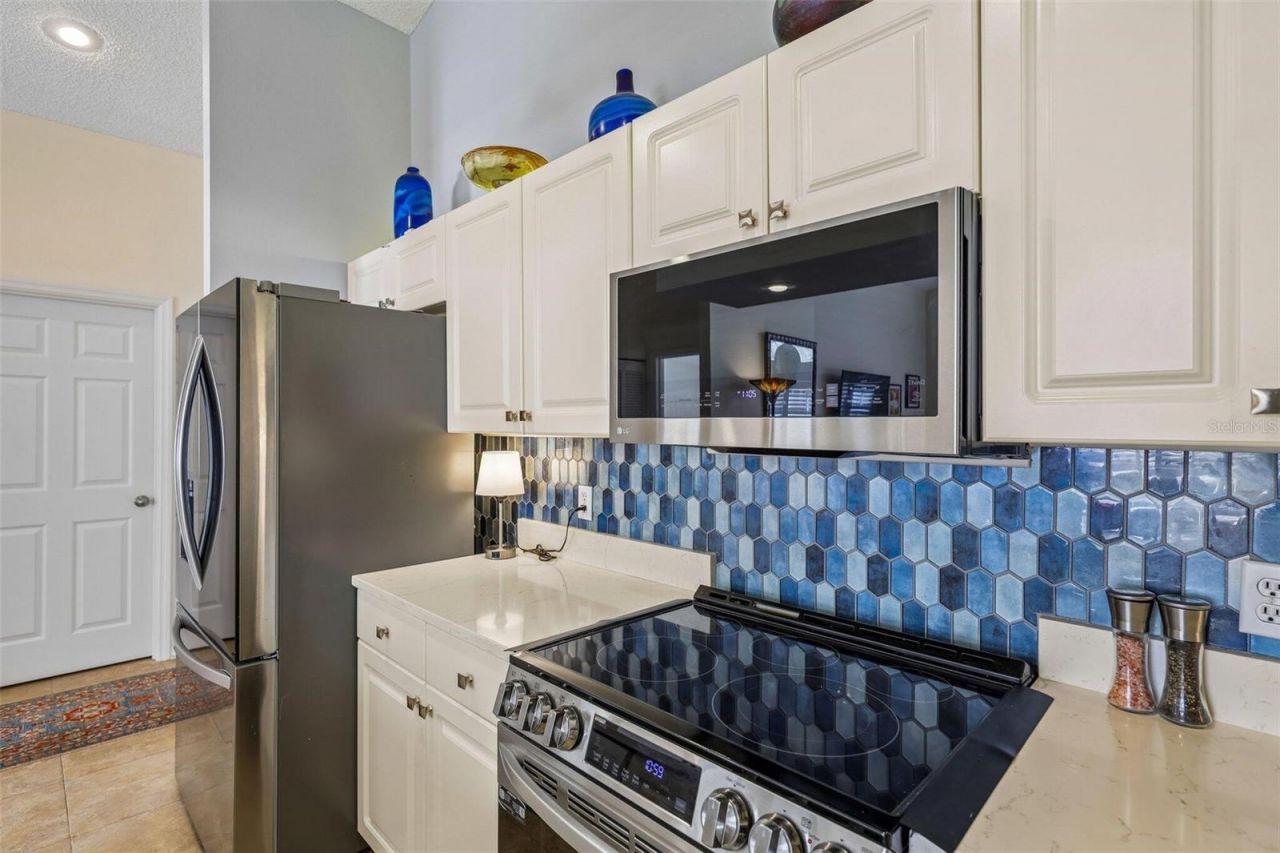 7266 Eleanor Circle, Unit 203, Sarasota, FL 34243 Photo