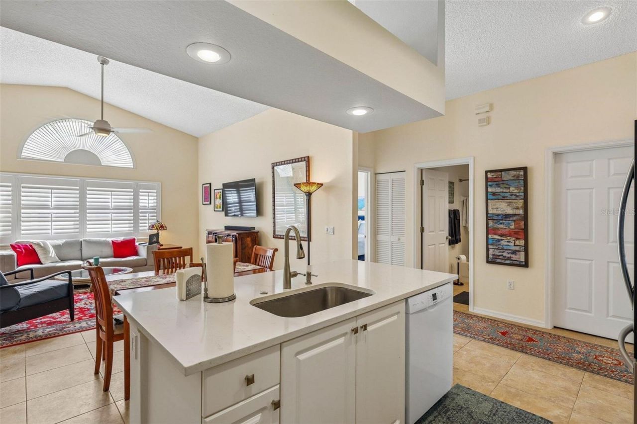 7266 Eleanor Circle, Unit 203, Sarasota, FL 34243 Photo
