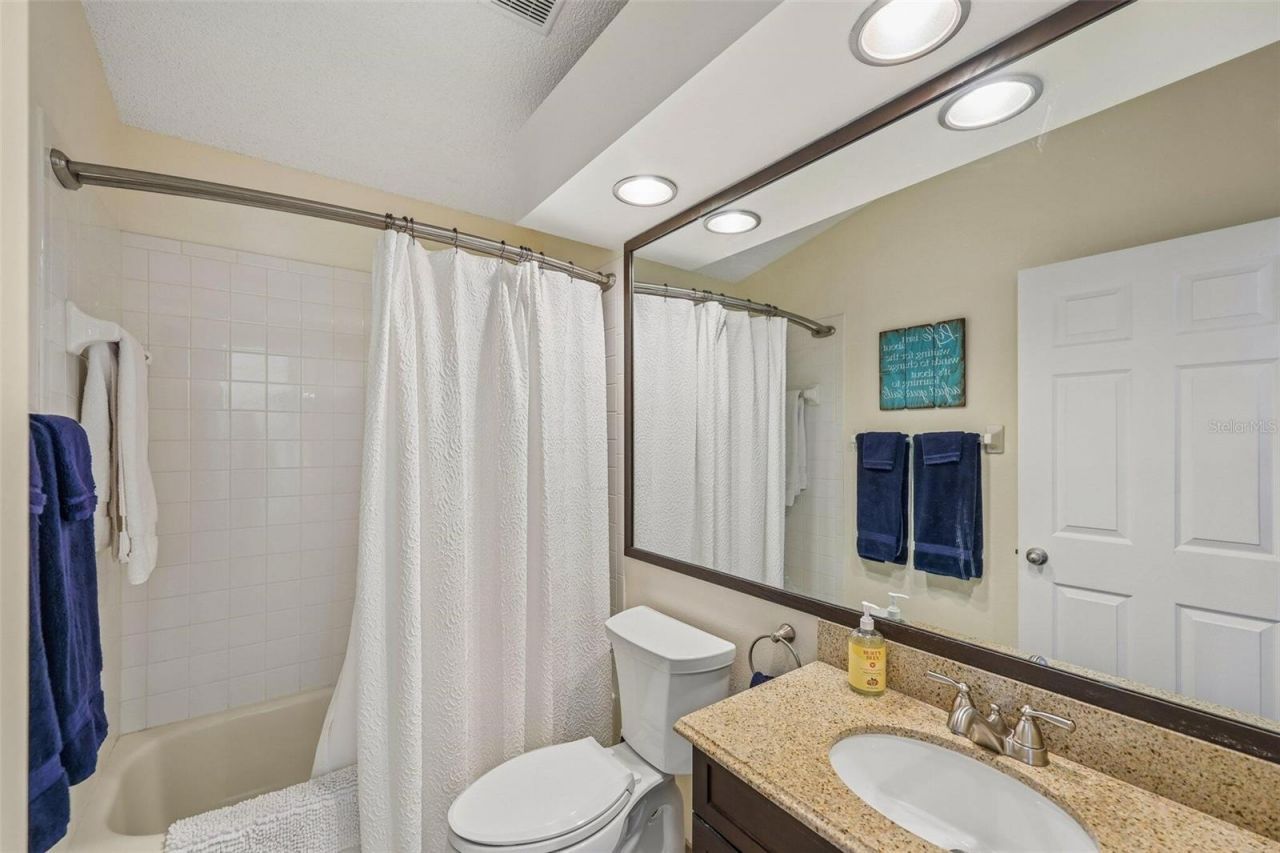 7266 Eleanor Circle, Unit 203, Sarasota, FL 34243 Photo