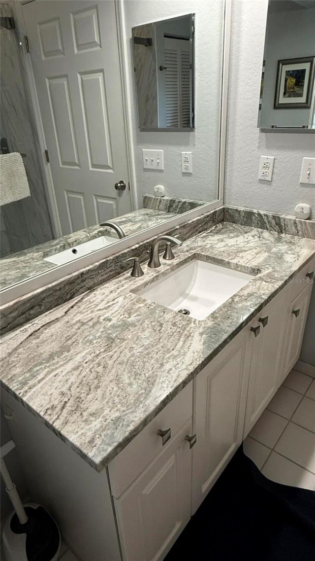 7266 Eleanor Circle, Unit 203, Sarasota, FL 34243 Photo
