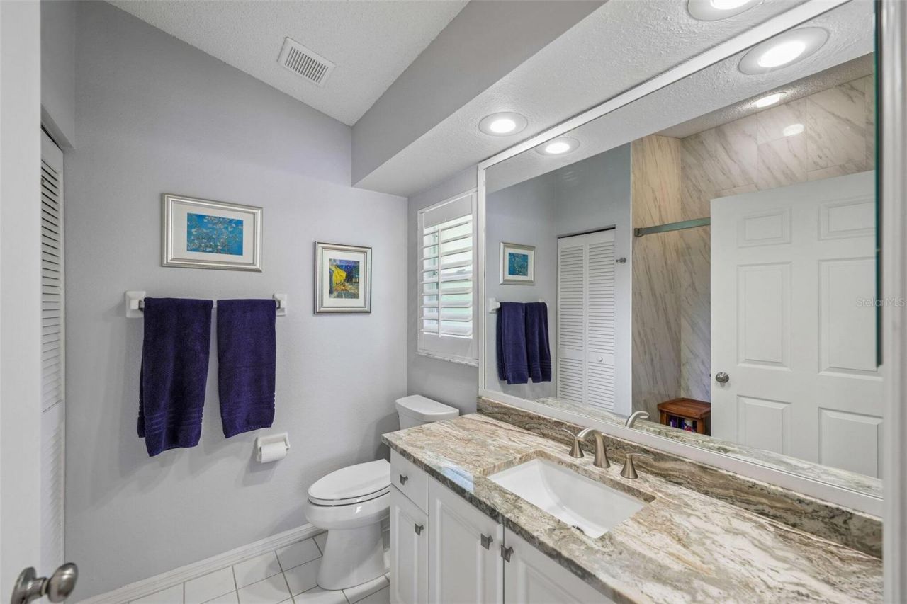 7266 Eleanor Circle, Unit 203, Sarasota, FL 34243 Photo
