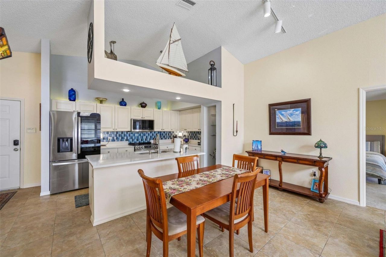 7266 Eleanor Circle, Unit 203, Sarasota, FL 34243 Photo