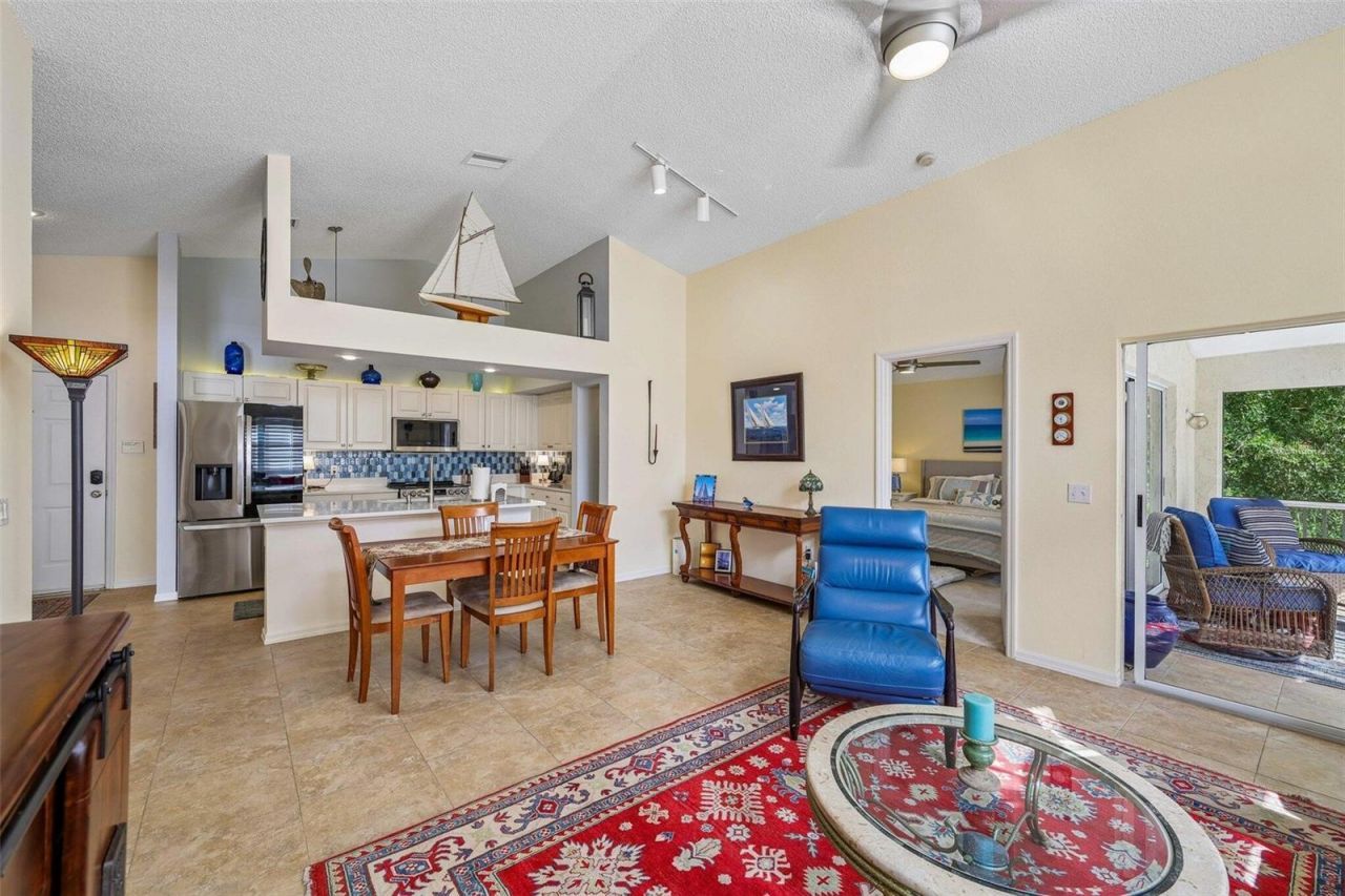 7266 Eleanor Circle, Unit 203, Sarasota, FL 34243 Photo