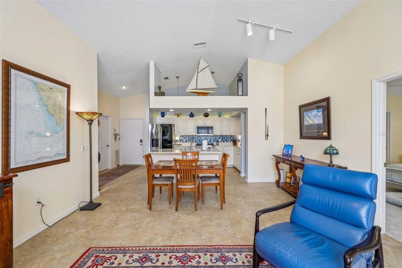 7266 Eleanor Circle, Unit 203, Sarasota, FL 34243 Photo