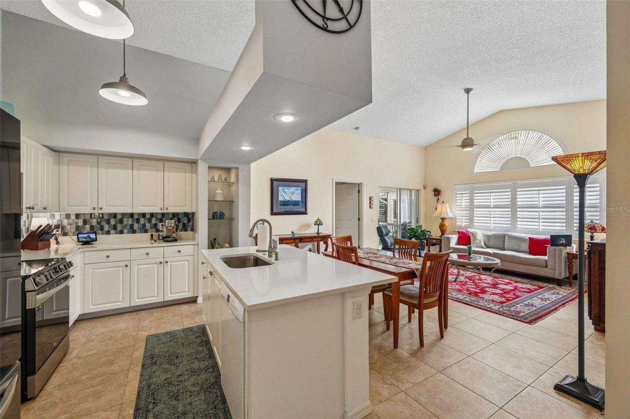 7266 Eleanor Circle, Unit 203, Sarasota, FL 34243 Photo