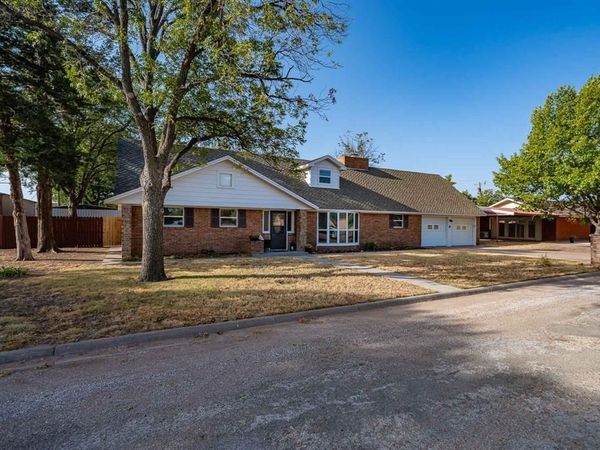 1406 Bartley Street , Stamford, TX 79553