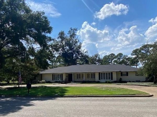 702 Mulberry Drive, Athens, TX 75751