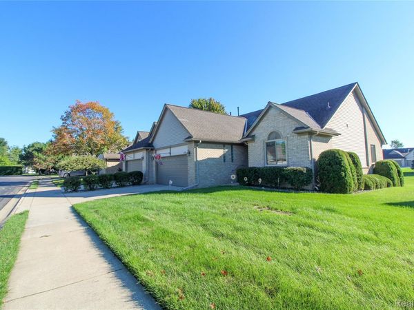 37734 Pebble Pointe Court , Clinton Township, Mi 48038