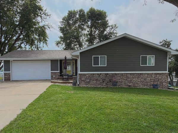 1523 MERCURY DR, Hinton, IA 51024