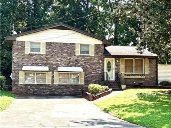 2480 Burton Circle , Morrow, GA 30260