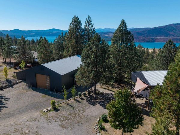 5186 Hunter Ridge Way, Hunters, WA 99137