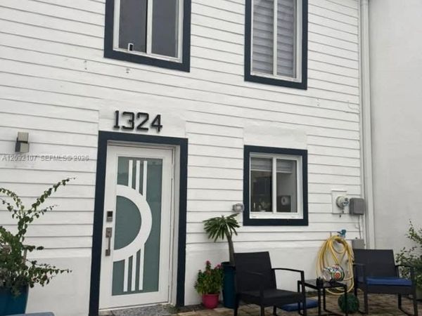 1324 W 71st St , Hialeah, FL 33014
