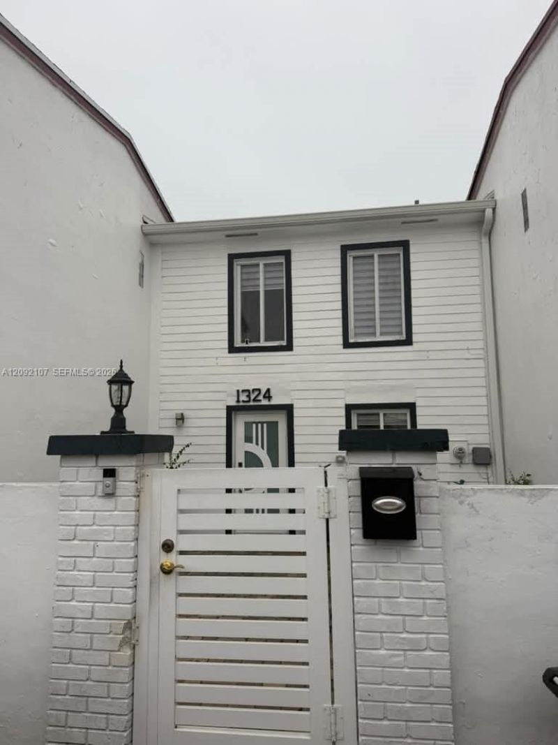 1324 W 71st St, Hialeah, FL 33014 Photo