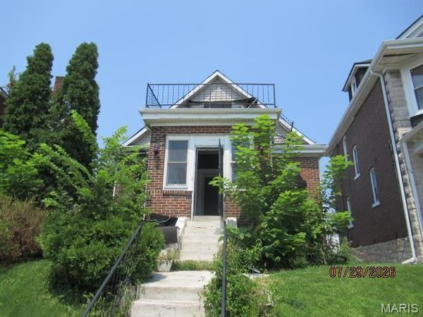 4569 Lewis Place , St Louis, MO 63113