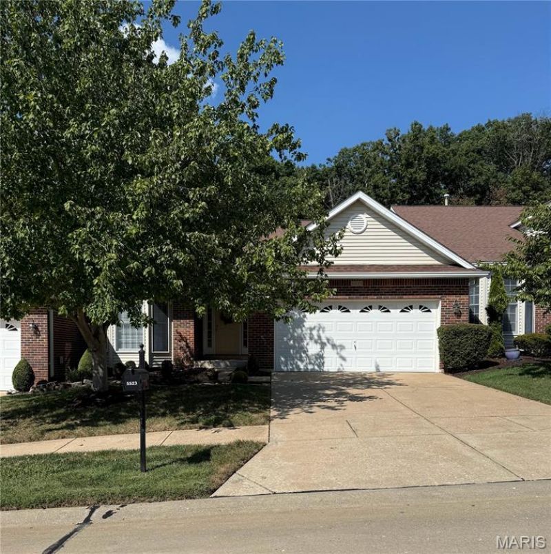 5523 Heatherbluff Court , Saint Louis, MO 63128 Main Photo