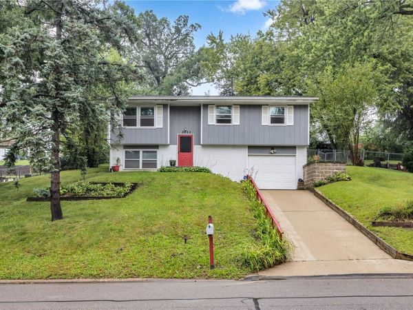 2623 Westwood Drive NW, Cedar Rapids, IA 52405
