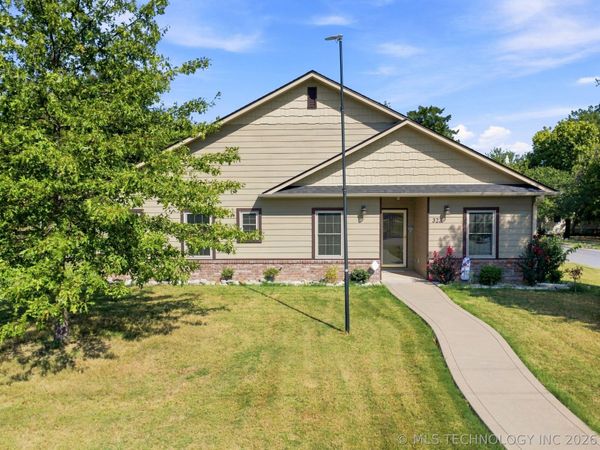 323 S B Street , Skiatook, OK 74070