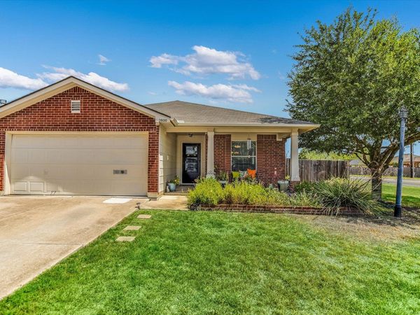 2800 Tyler LN, Taylor, TX 76574