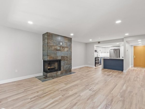 487 Place Ln, Unit 487, Woburn, MA 01801