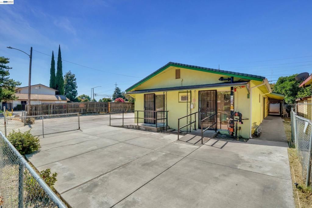 202 Arc Ave, Stockton, CA 95210 Main Photo