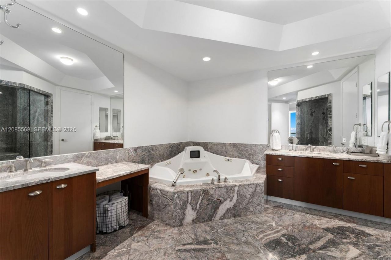 16047 Collins Ave, Unit 2502, Sunny Isles Beach, FL 33160 Photo