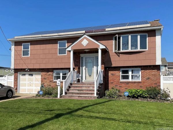 84 Surf Road, Lindenhurst, NY 11757