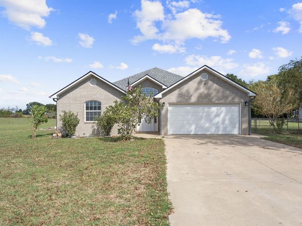 63700 E 270 Road , Grove, OK 74344