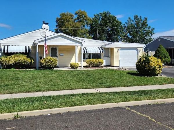 32 FREEDOM LANE , LEVITTOWN, PA 19055