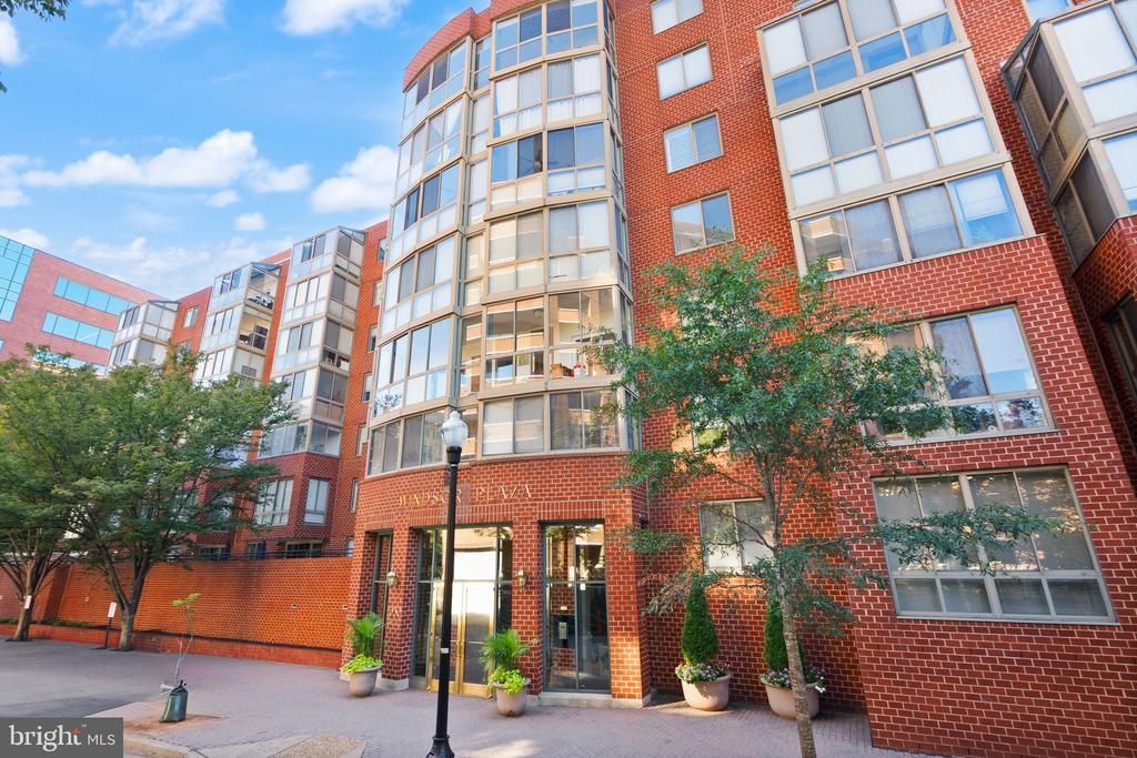 1050 N Taylor Street, Unit 1-204, Arlington, VA 22201 Main Photo