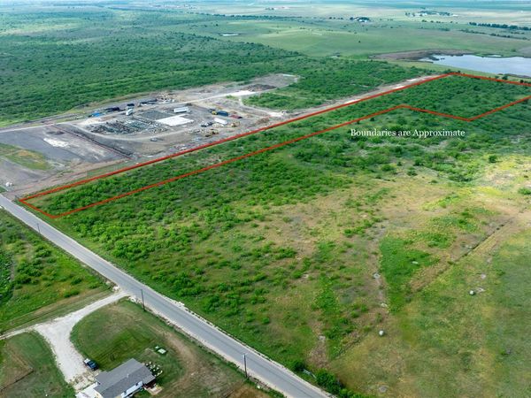 1050 E Herrin DR, Coupland, TX 78615
