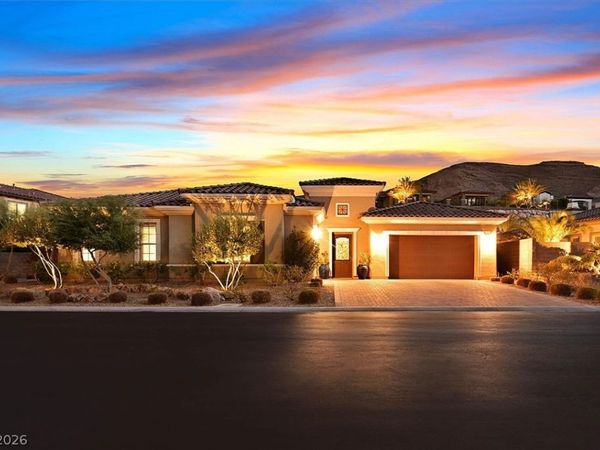 21 GRAND MASTERS Drive , Las Vegas, NV 89141
